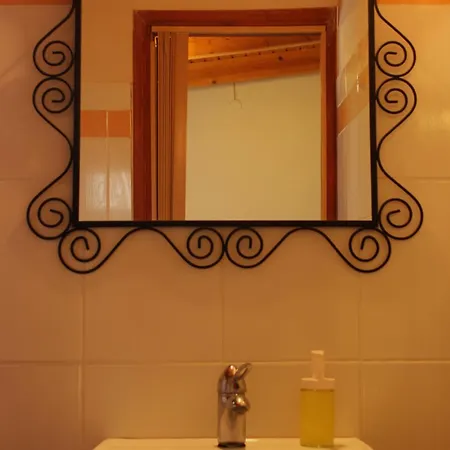 Hillside House Apartment *